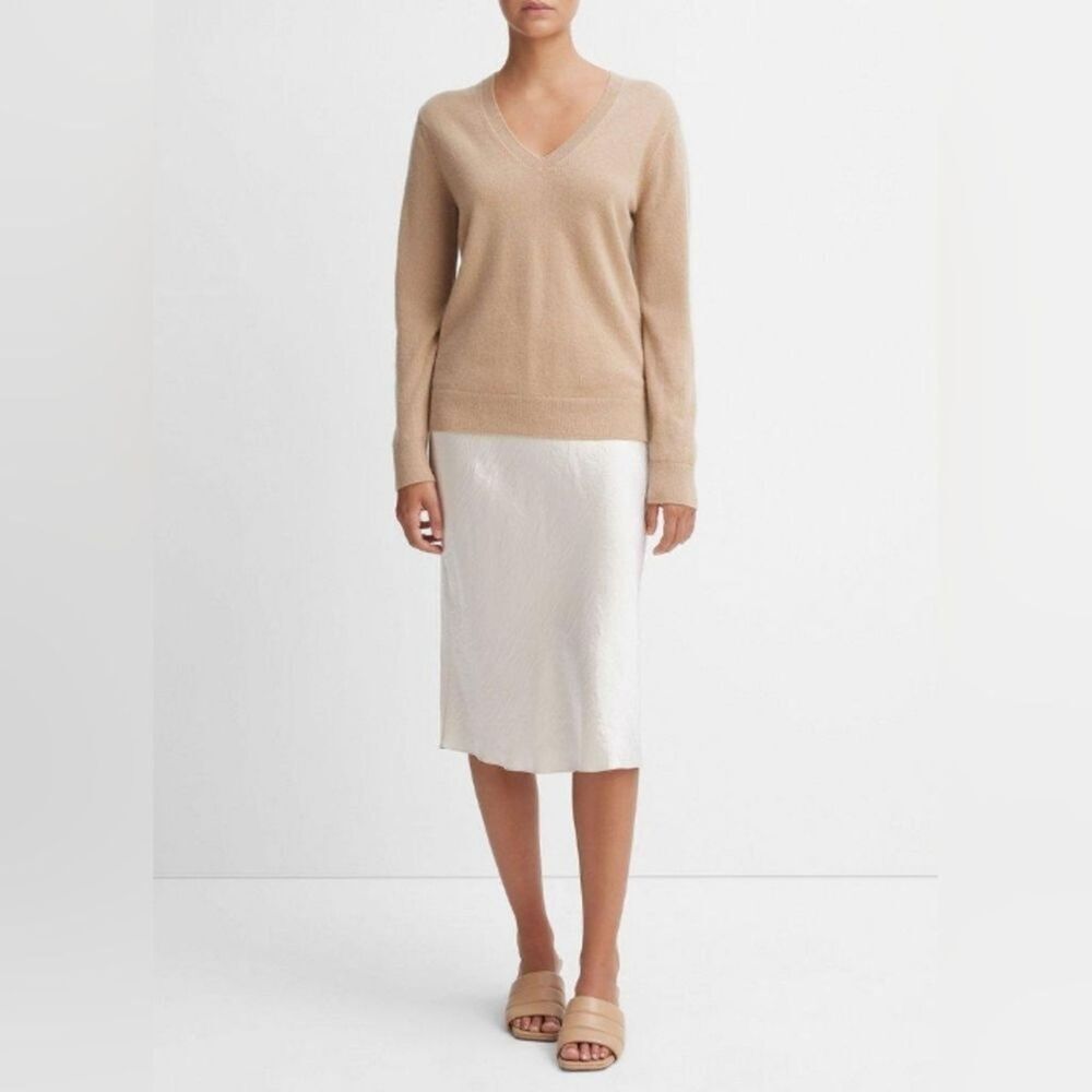 Vince Cashmere Weekend V-Neck Sweater in camel sz S